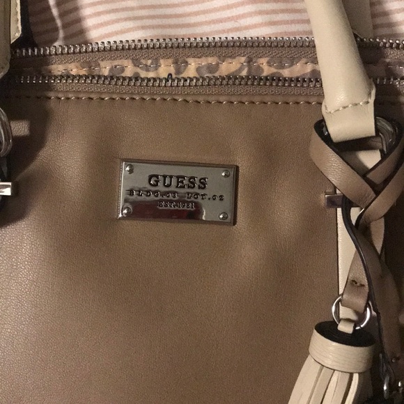 GUESS purse - Picture 2 of 4